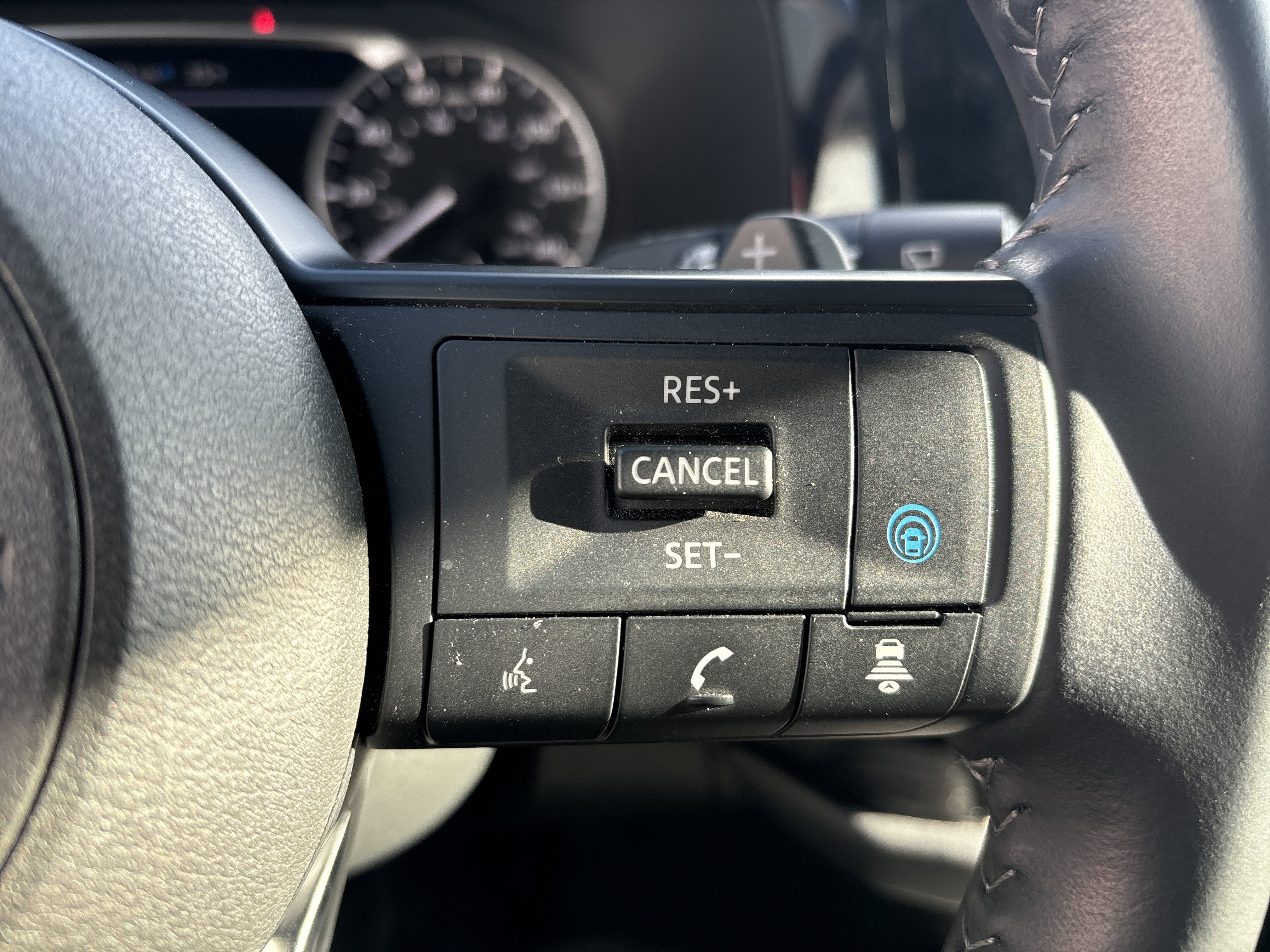 Used 2024 Nissan Pathfinder SV w/ Black Appearance Package image 21