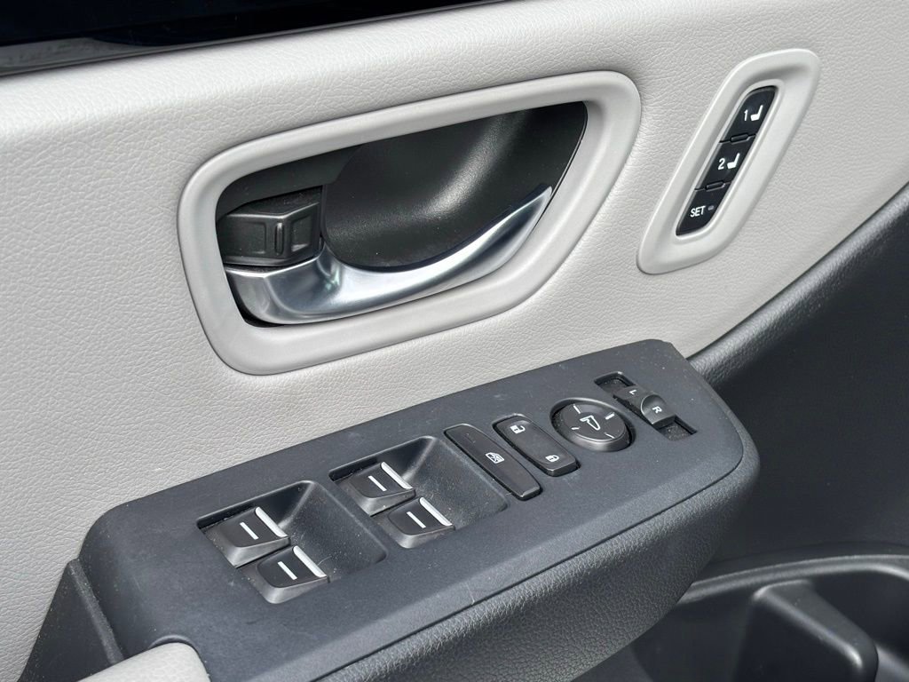 Used 2025 Honda Pilot Touring image 31