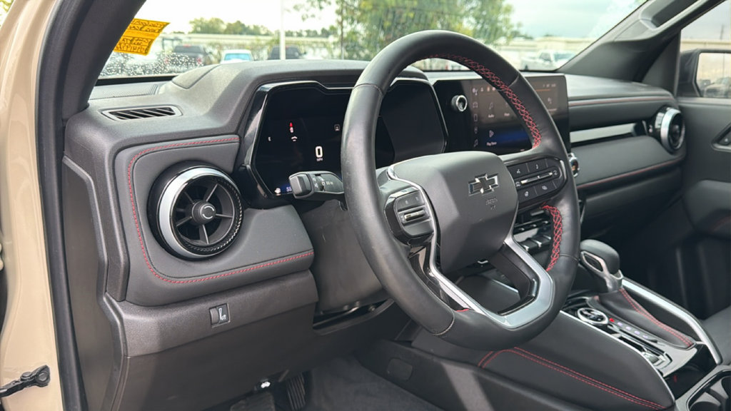 Used 2023 Chevrolet Colorado Z71 w/ Z71 Convenience Package 2 AWD/4WD image 17