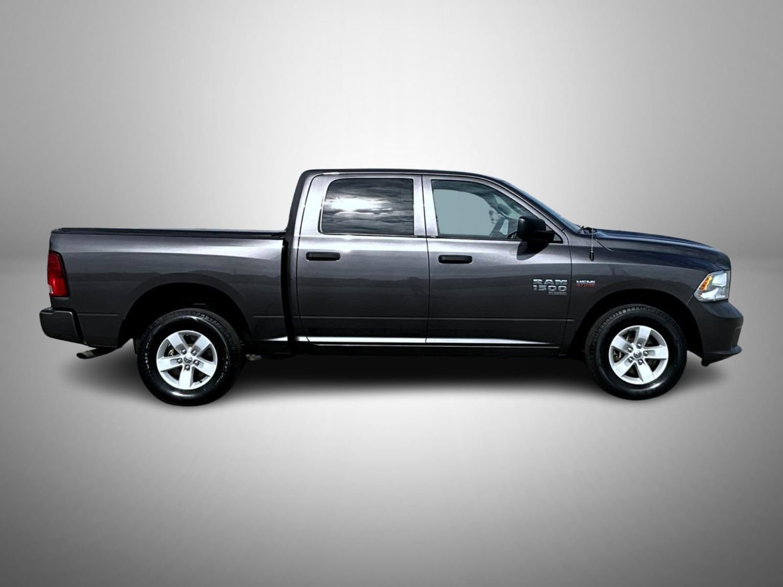 Used 2019 RAM 1500 Express AWD/4WD image 4