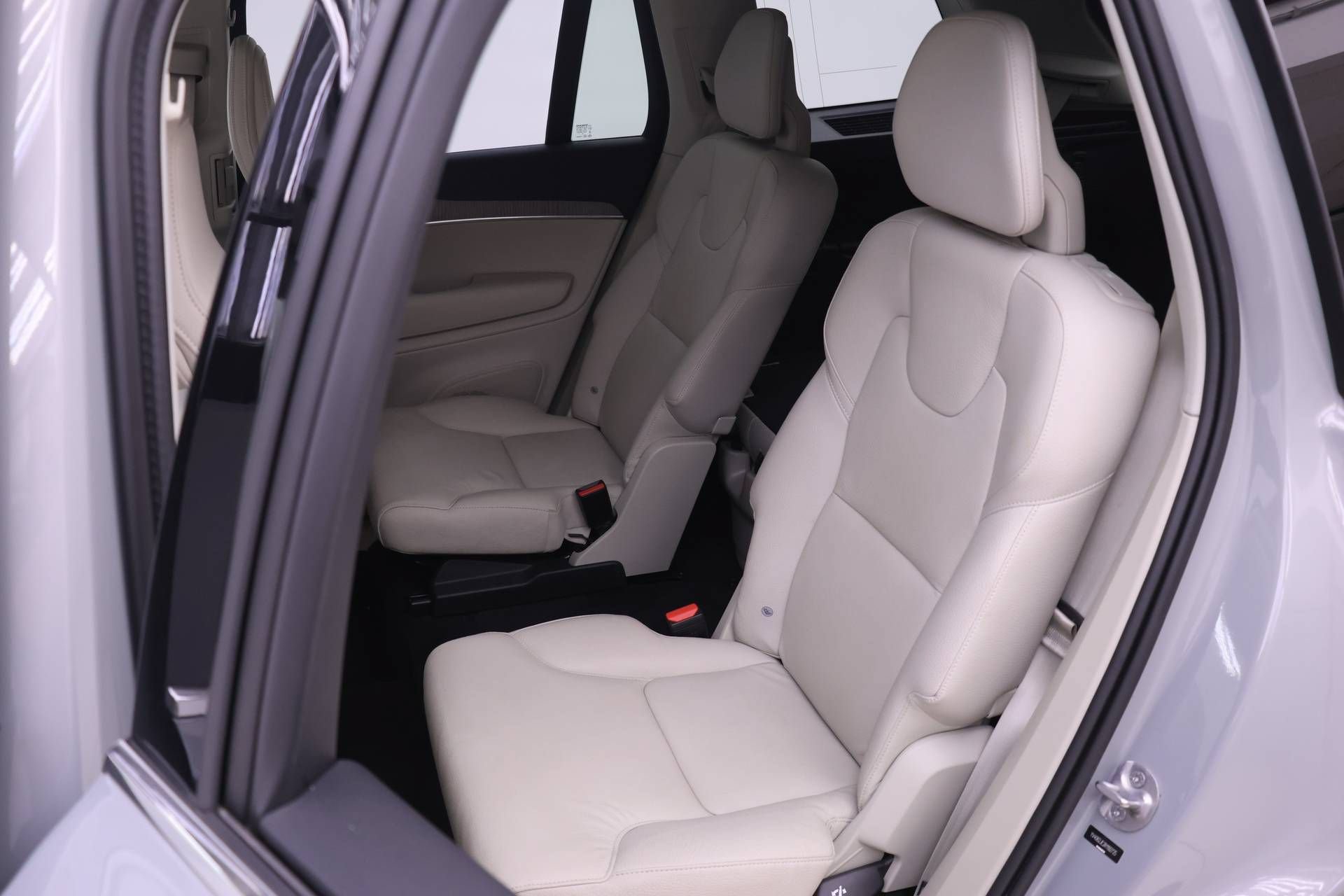 Used 2024 Volvo XC90 B6 Plus AWD/4WD image 13