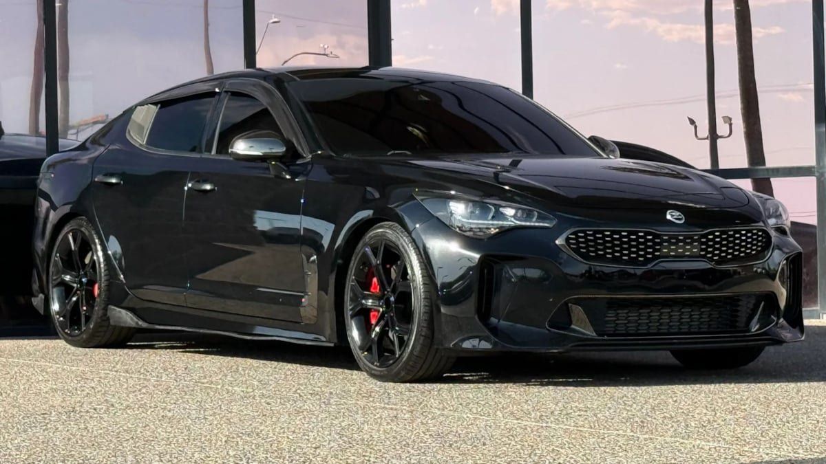Used 2020 Kia Stinger GT1 RWD image 17