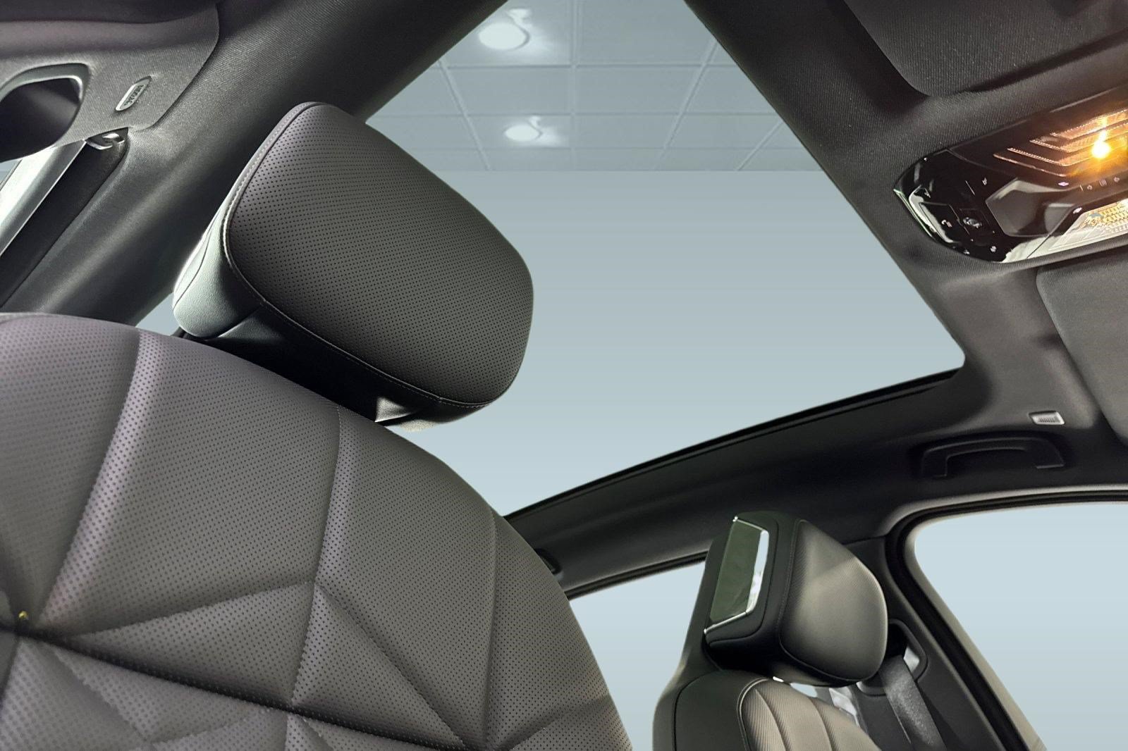 New 2026 BMW 740i w/ Premium Package RWD image 23