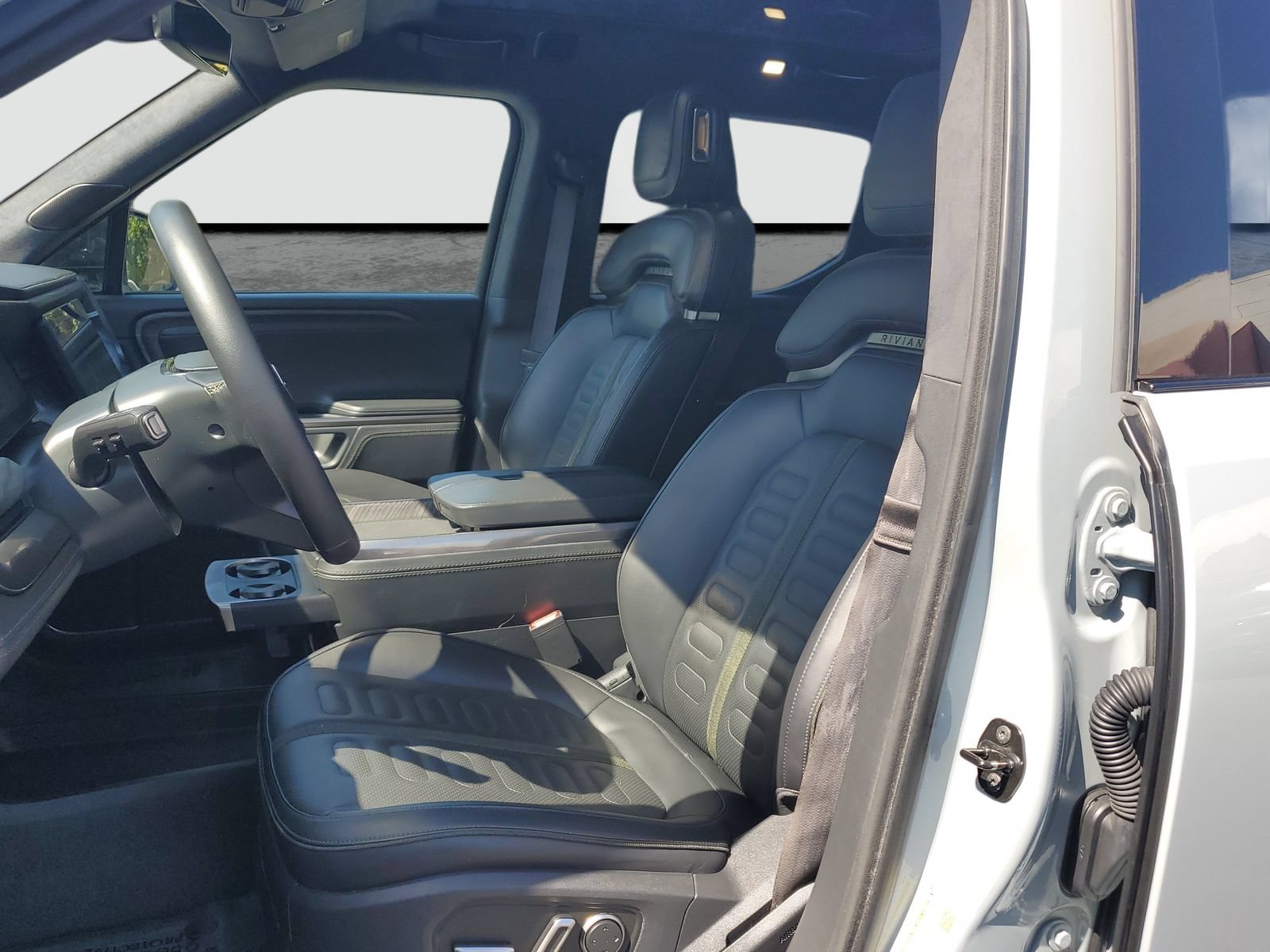 Used 2024 Rivian R1T Adventure Dual AWD/4WD image 18