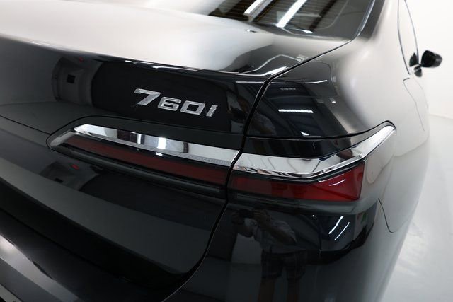 Used 2024 BMW 760i xDrive w/ Executive Package image 75