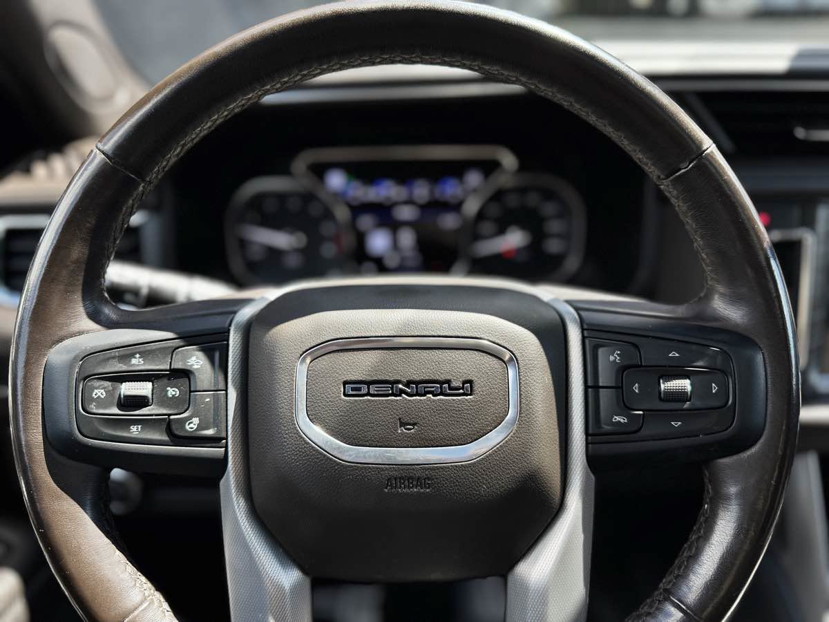 Used 2021 GMC Yukon XL Denali w/ Advanced Technology Package AWD/4WD image 17