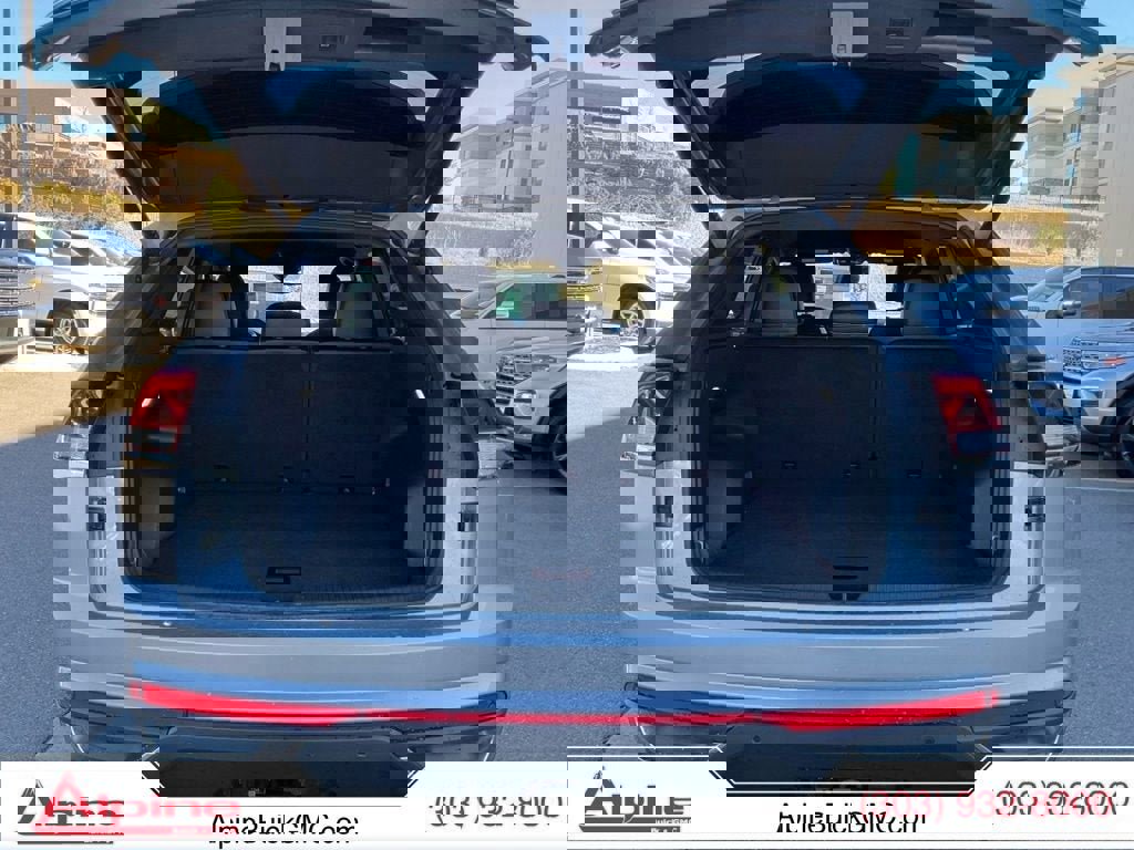 Used 2025 Volkswagen Atlas Cross Sport SE AWD/4WD image 19