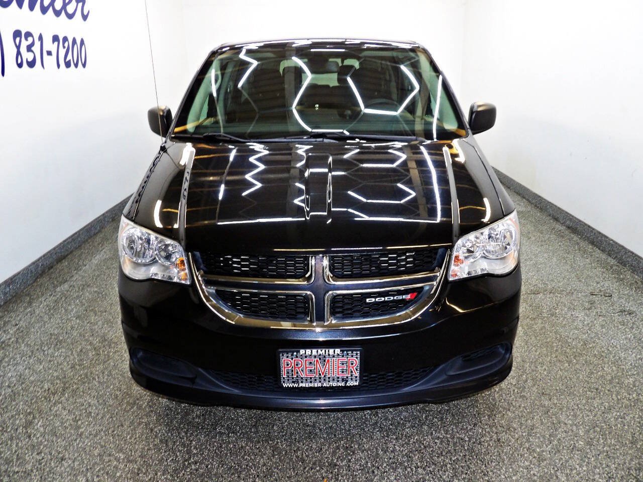 Used 2018 Dodge Grand Caravan SE w/ UConnect Hands-Free Group FWD image 2