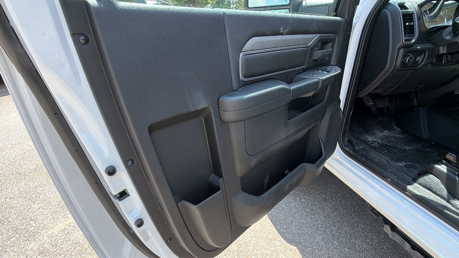 New 2026 RAM 4500 Tradesman w/ Chrome Appearance Group AWD/4WD image 14
