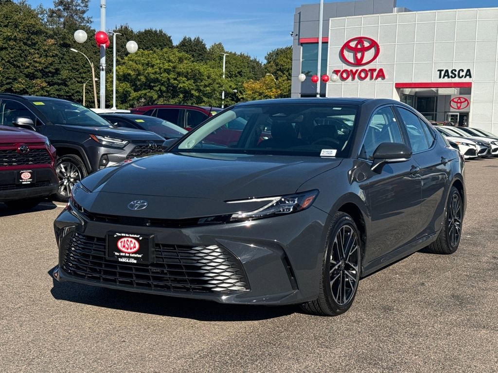 Used 2025 Toyota Camry XLE image 7