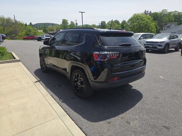 Used 2025 Jeep Compass Latitude w/ Altitude Special Edition AWD/4WD image 4