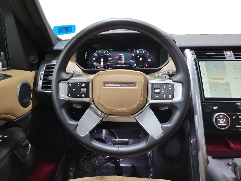 Used 2024 Land Rover Discovery Metropolitan Edition AWD/4WD image 24