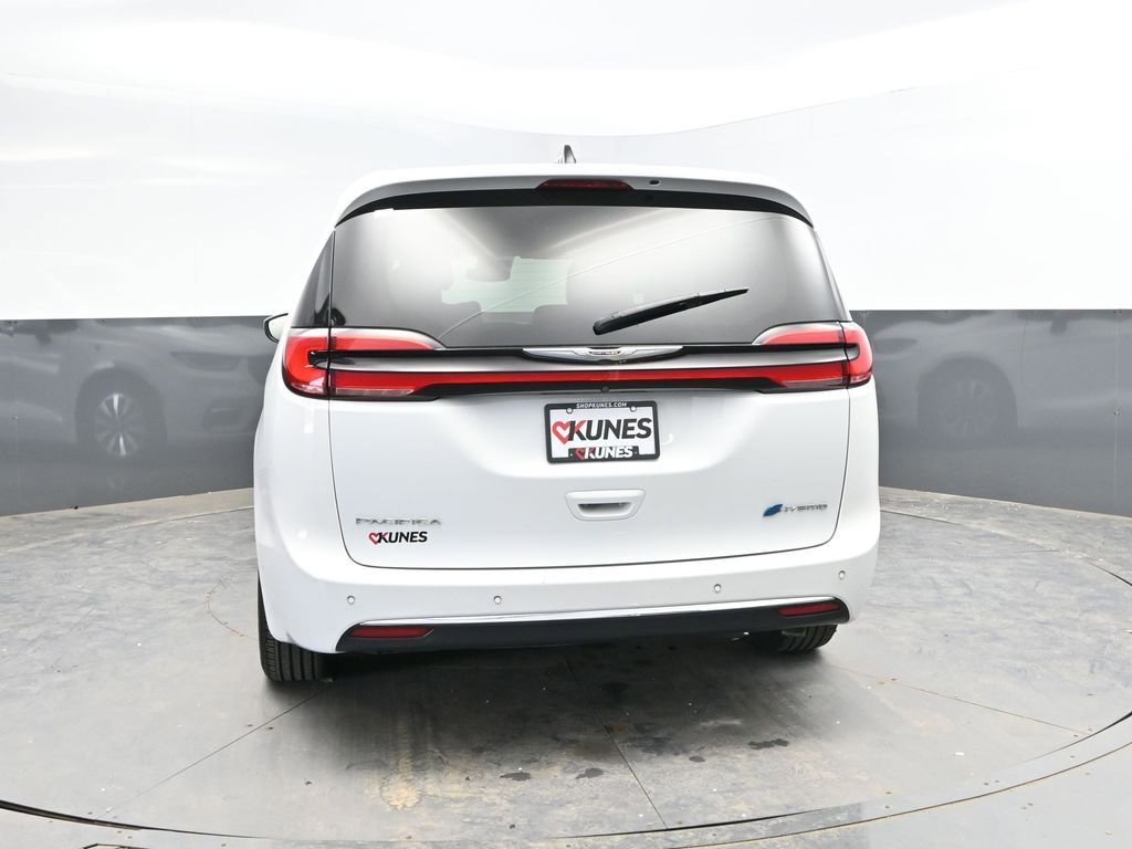 Used 2023 Chrysler Pacifica Touring-L FWD image 8