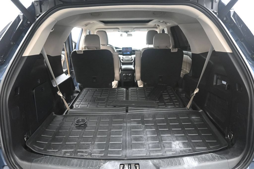 Used 2021 Ford Explorer XLT w/ Equipment Group 202A RWD image 23