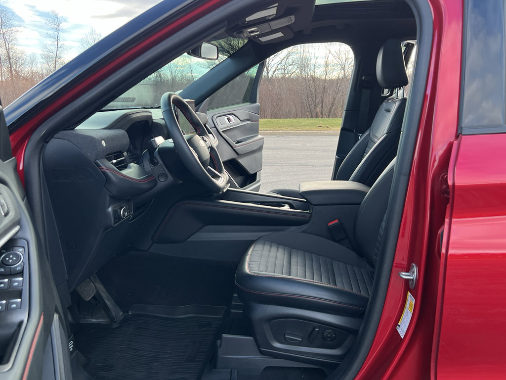 Used 2025 Ford Explorer ST-Line w/ ST-Line Street Pack image 13