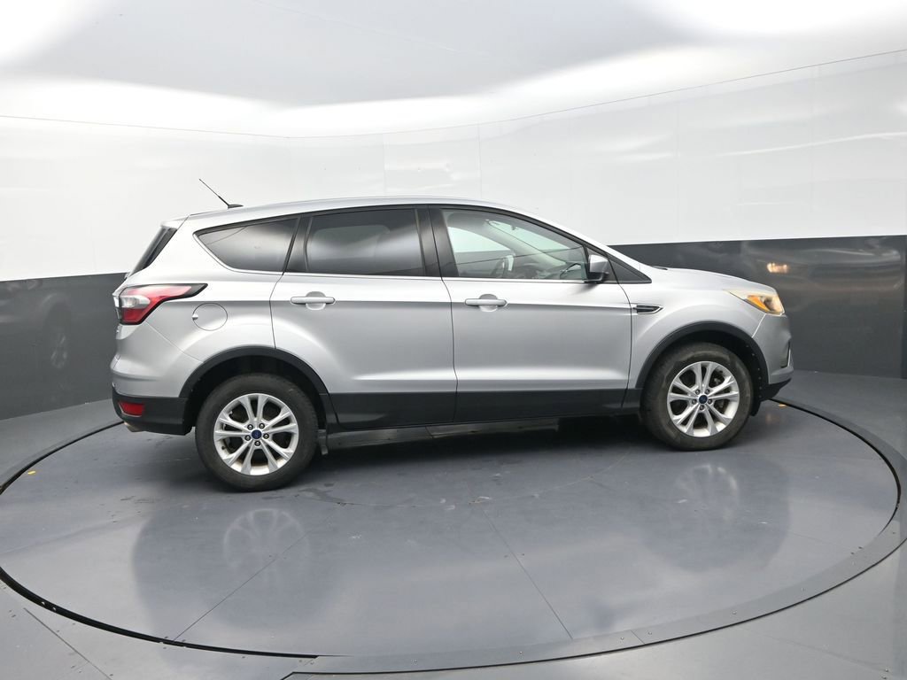 Used 2017 Ford Escape SE image 12