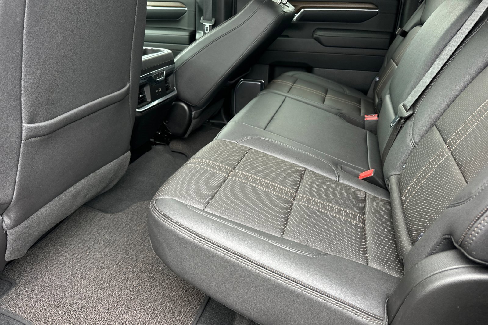 Used 2024 Chevrolet Silverado 2500 High Country w/ High Country Premium Package image 12