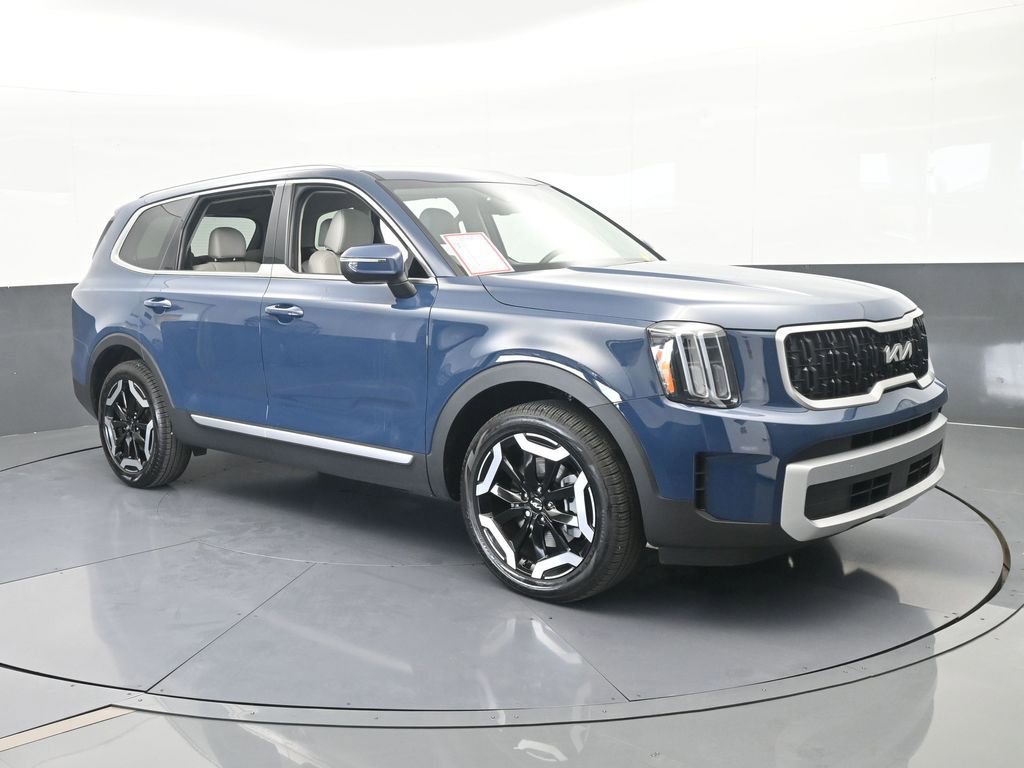 Used 2025 Kia Telluride EX w/ EX Captain's Chair Package image 8