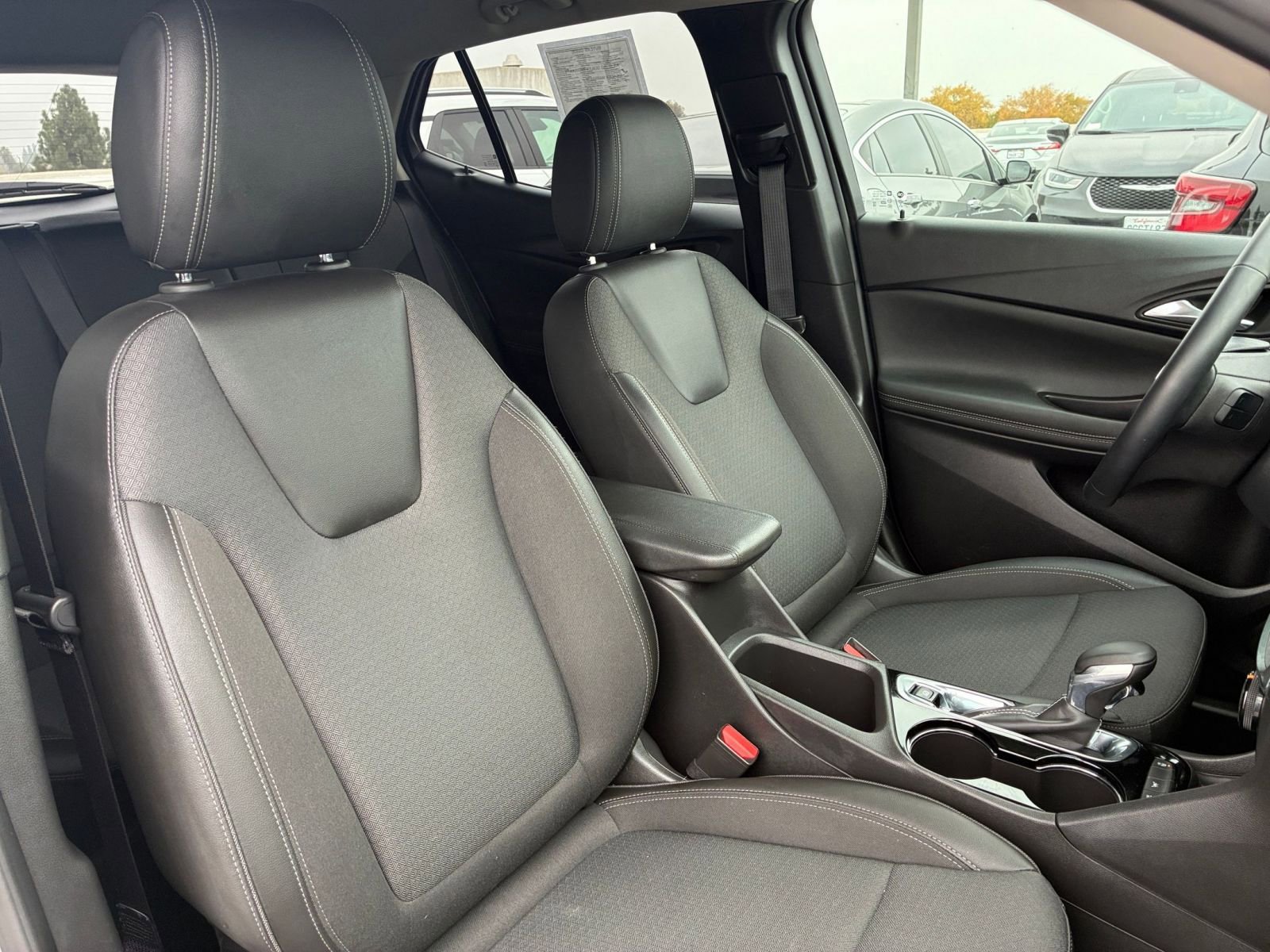 Used 2025 Buick Encore GX Preferred image 34