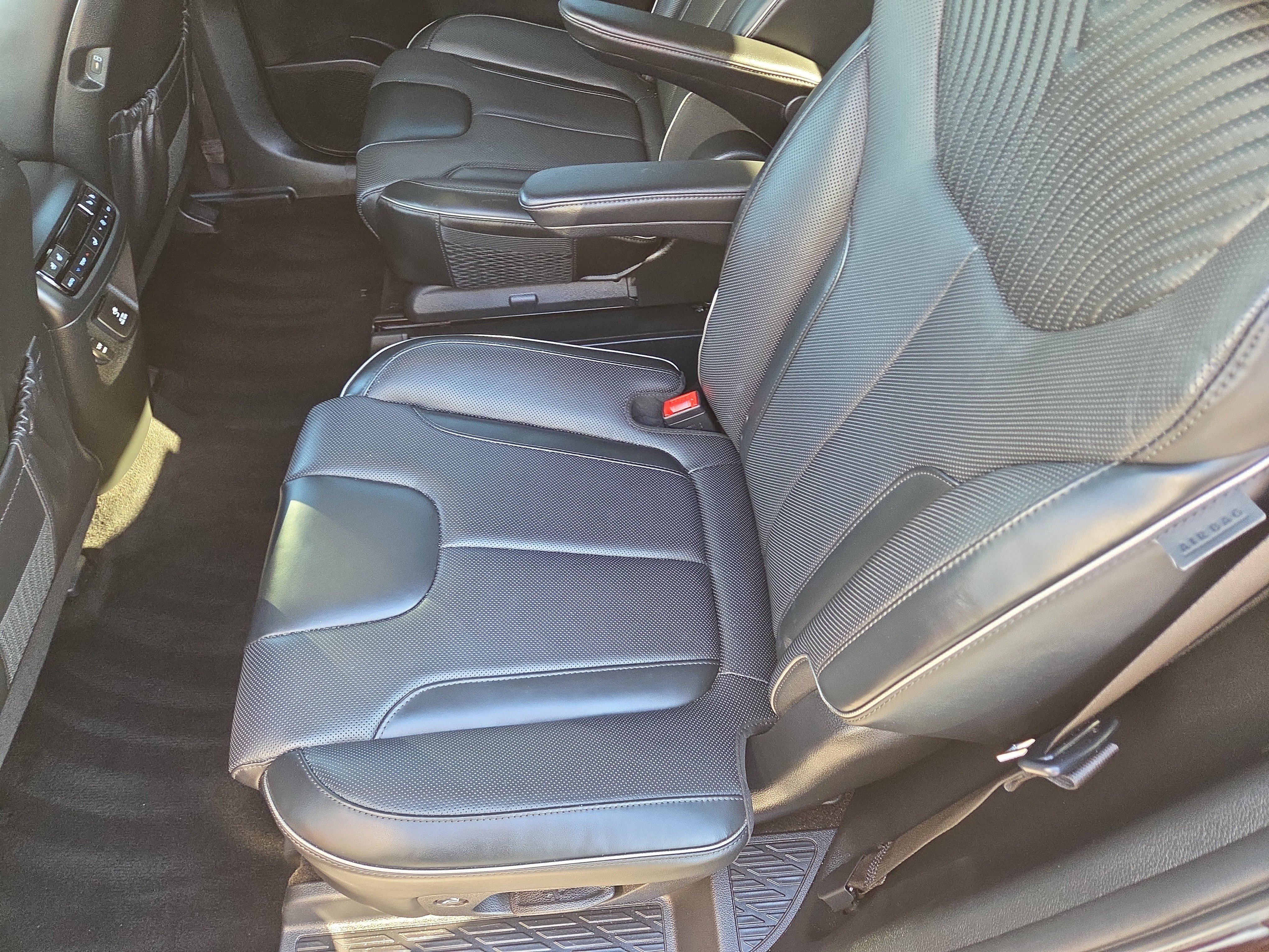 Used 2024 Hyundai Palisade Calligraphy image 25