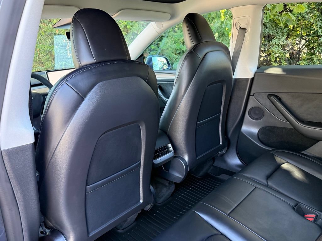 Used 2022 Tesla Model Y Long Range AWD/4WD image 24