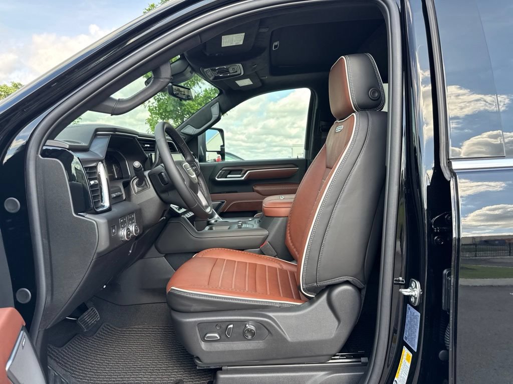 New 2026 GMC Sierra 2500 Denali Ultimate AWD/4WD image 15