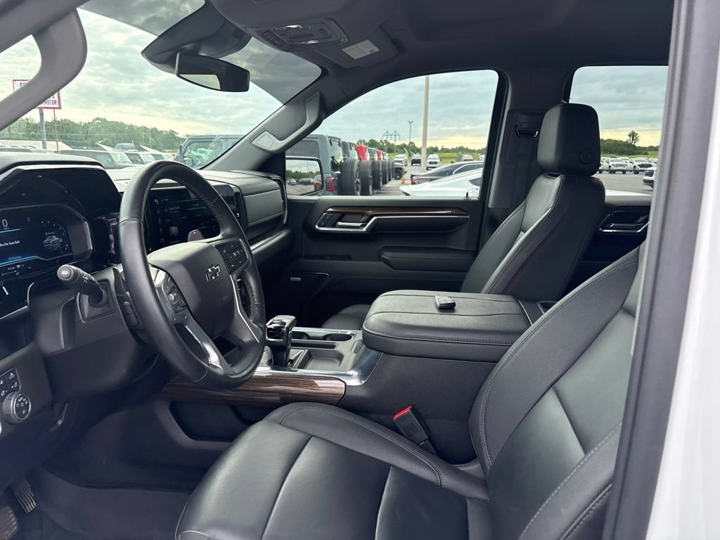 Used 2024 Chevrolet Silverado 1500 RST w/ Redline Edition AWD/4WD image 16