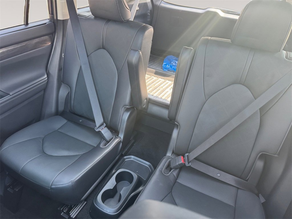 Used 2023 Toyota Highlander Platinum image 13