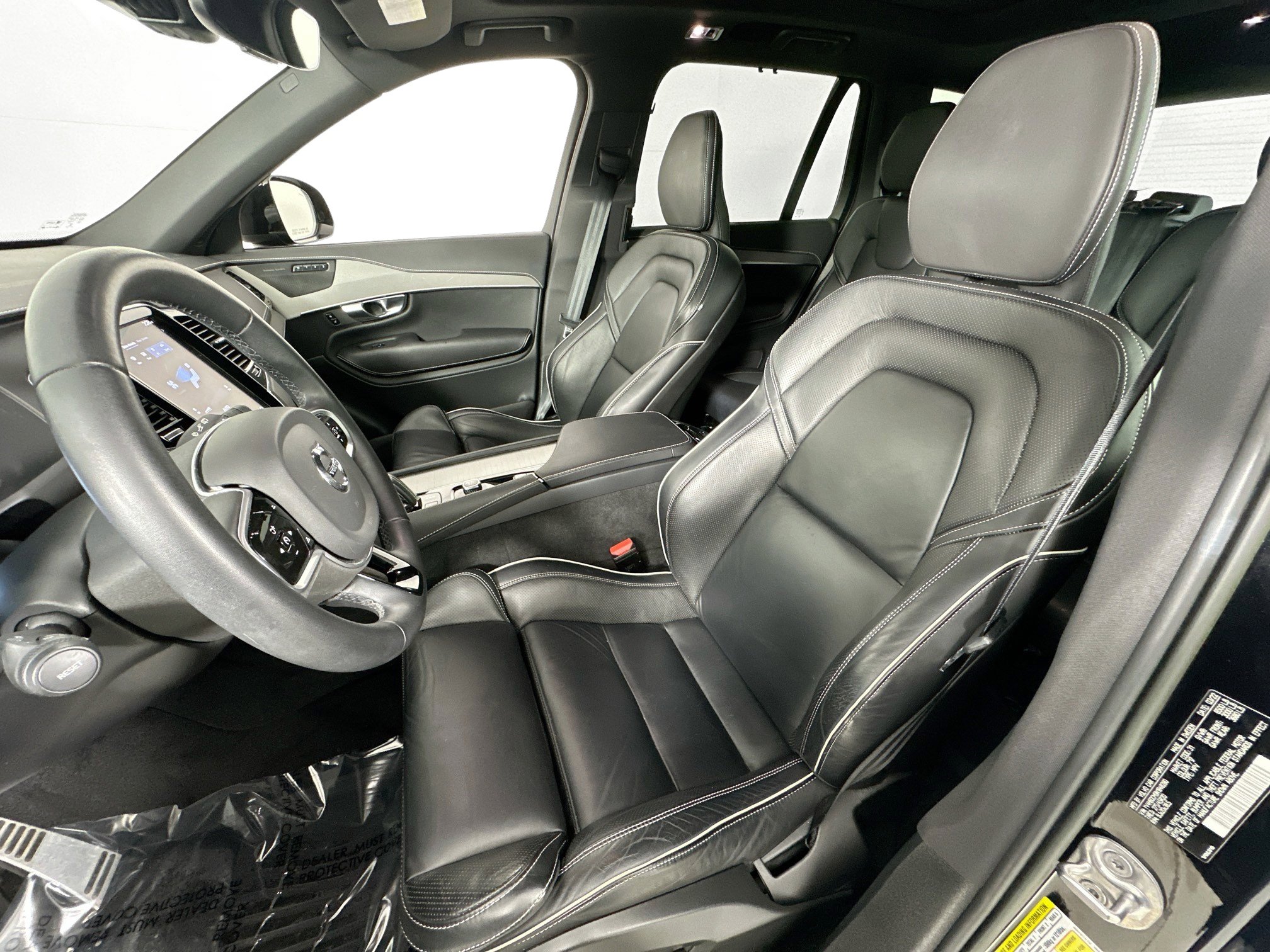 Used 2022 Volvo XC90 T8 R-Design w/ Advanced Package image 21