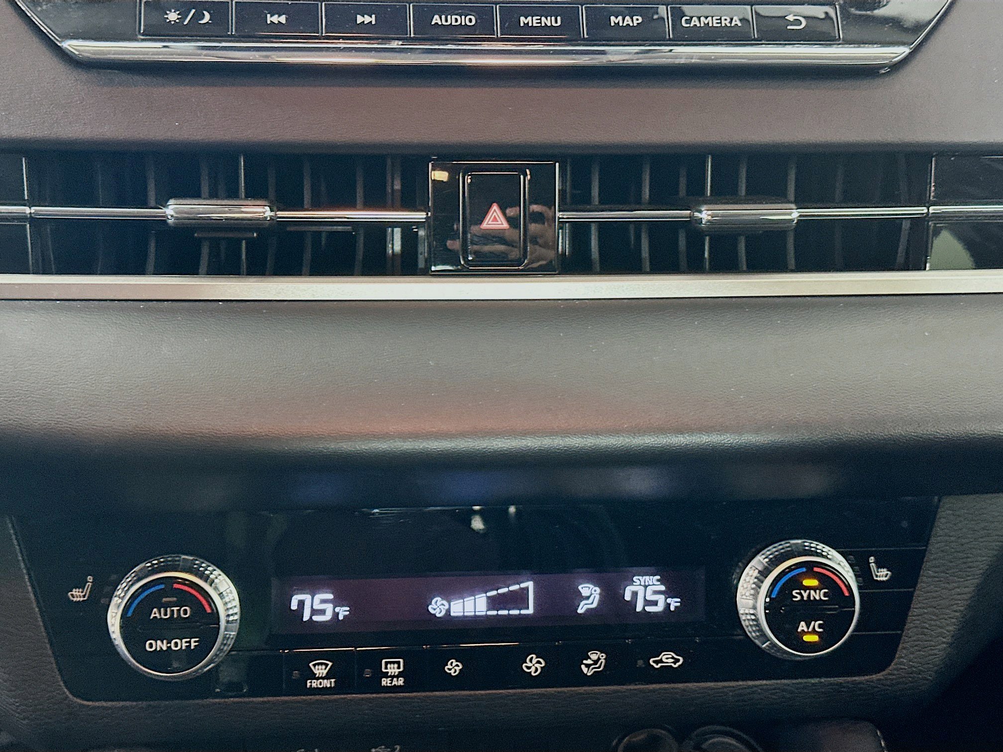 Used 2024 Mitsubishi Outlander SE image 24