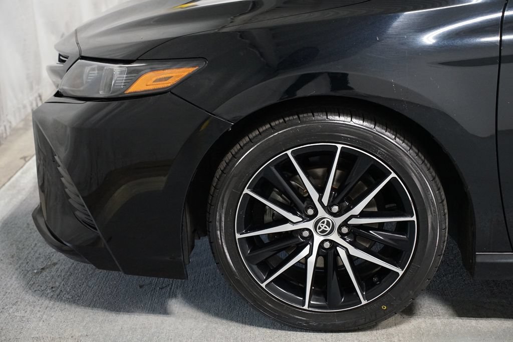 Used 2022 Toyota Camry SE FWD image 5