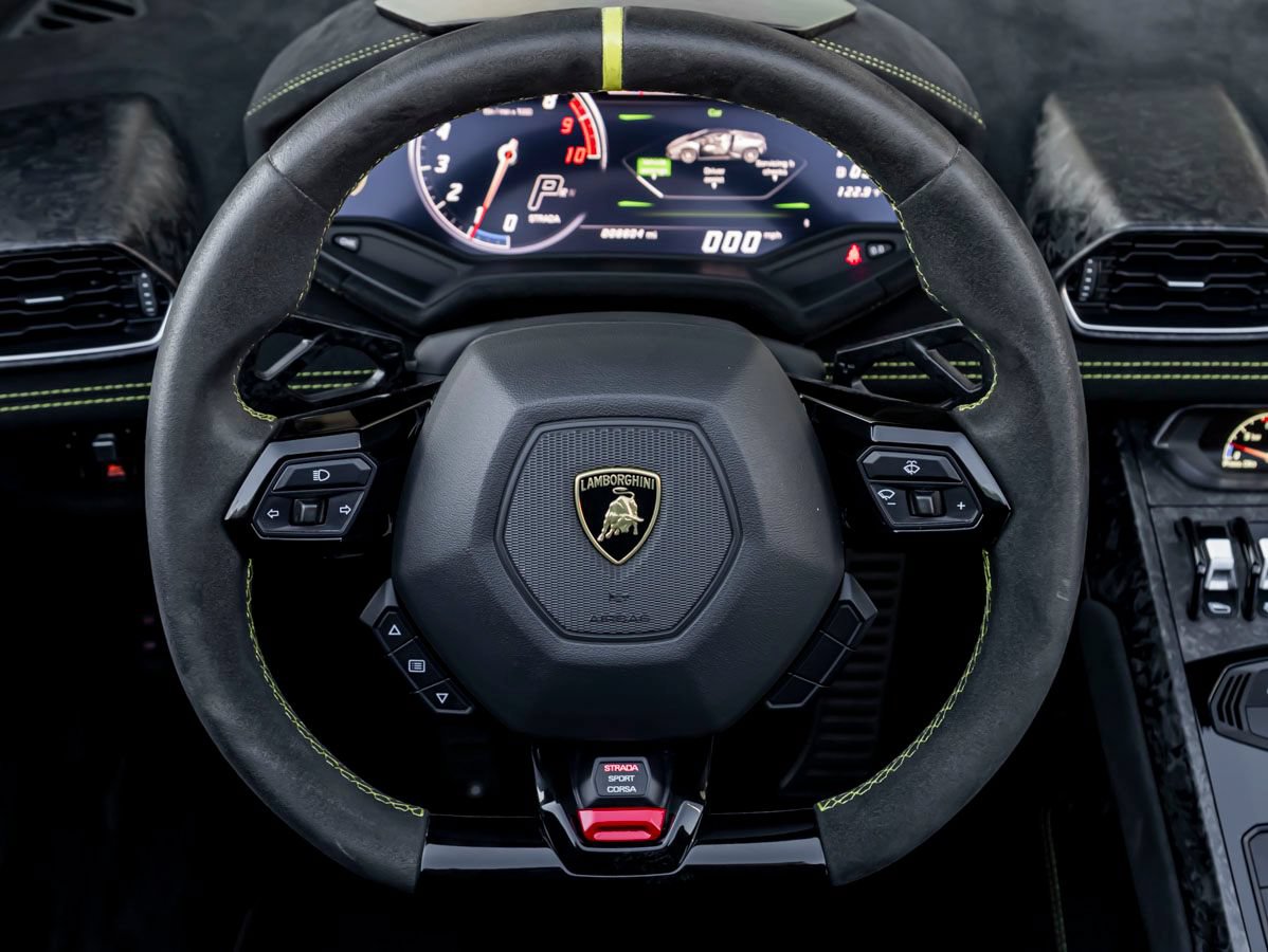 Used 2019 Lamborghini Huracan Performante AWD/4WD image 21