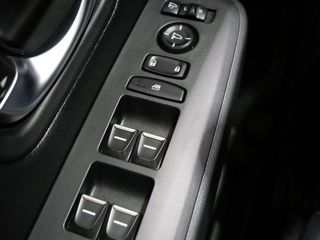 Used 2025 Honda Pilot TrailSport image 14