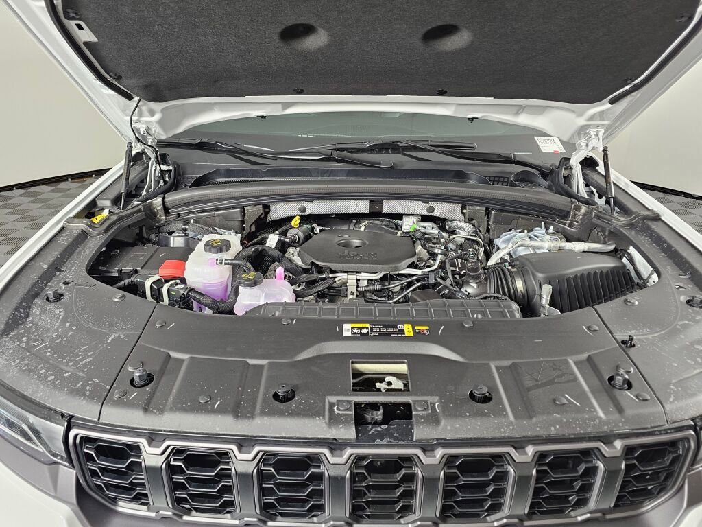 New 2026 Jeep Grand Cherokee Altitude image 9