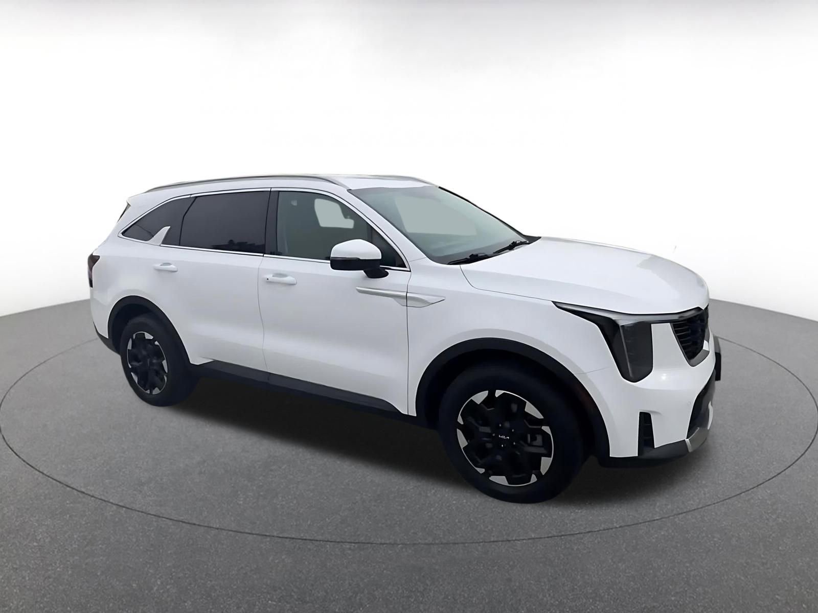 Used 2024 Kia Sorento S image 2