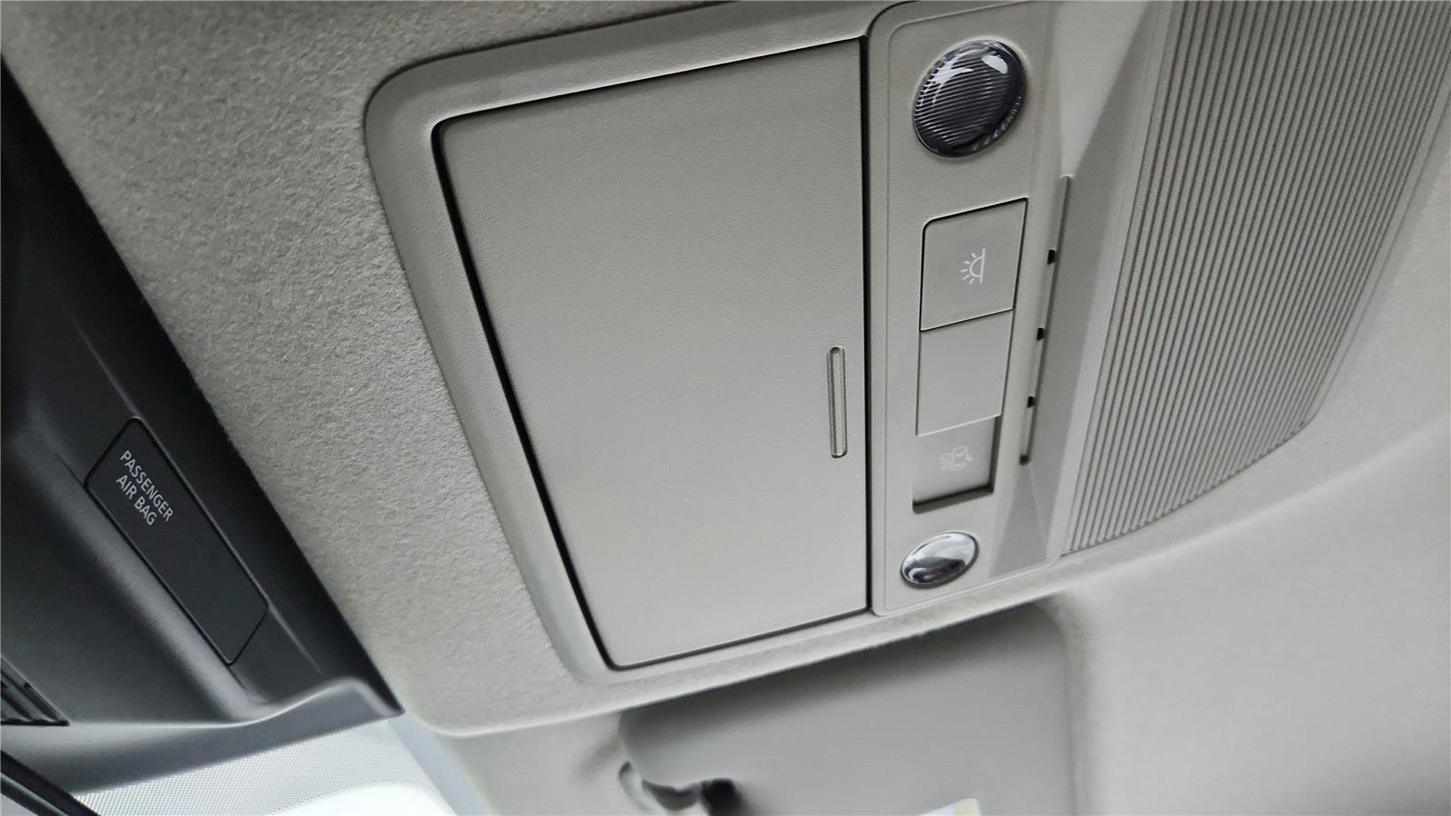 Used 2025 Nissan Kicks SR AWD/4WD image 19
