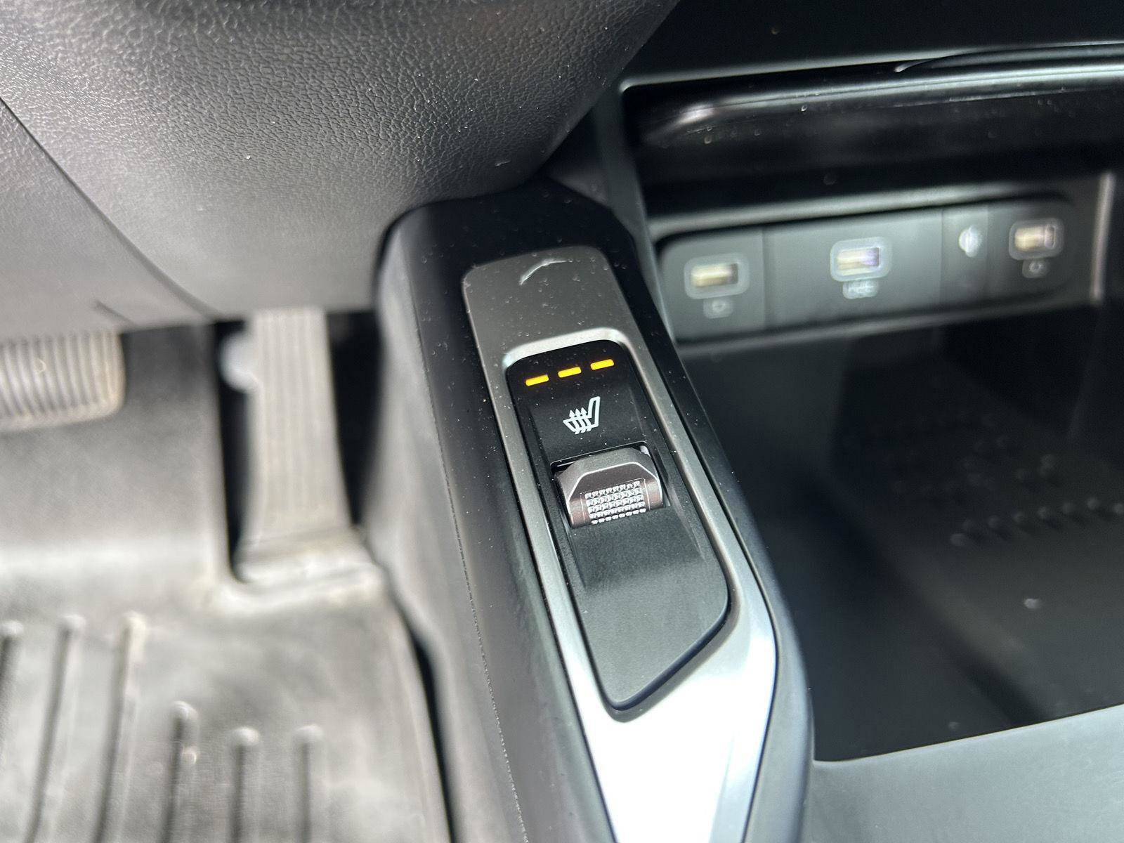 Used 2023 Kia Sorento S w/ Panoramic Sunroof Package image 19