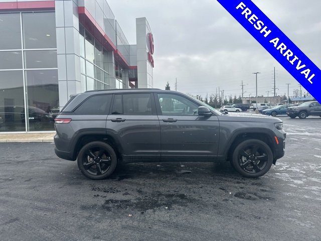 Used 2024 Jeep Grand Cherokee Altitude image 31