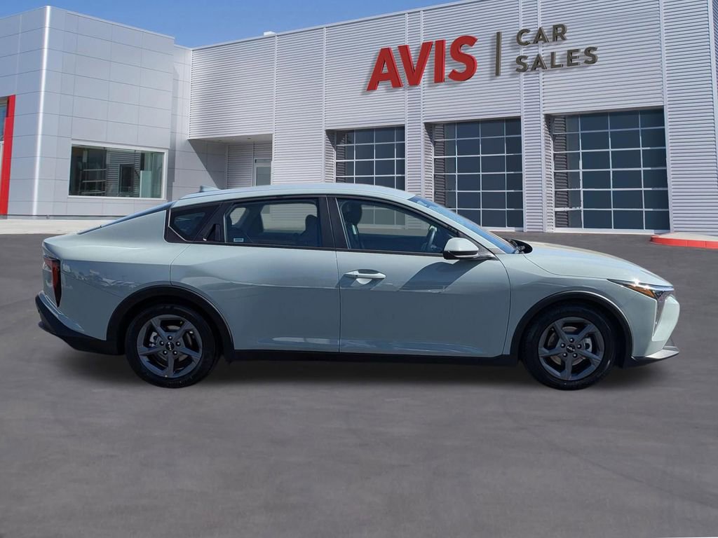 Used 2025 Kia K4 LXS image 5