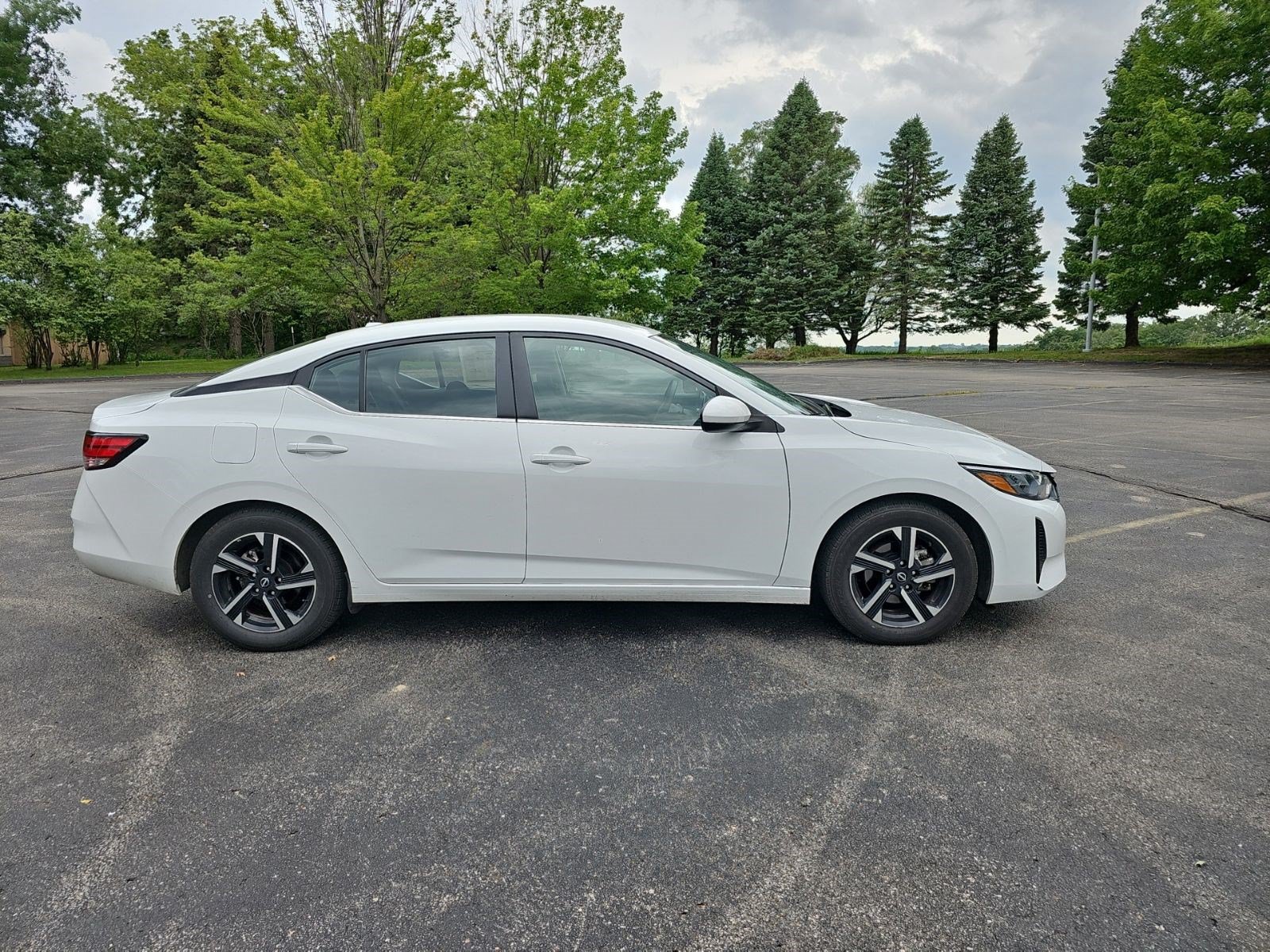 Used 2024 Nissan Sentra SV FWD image 7