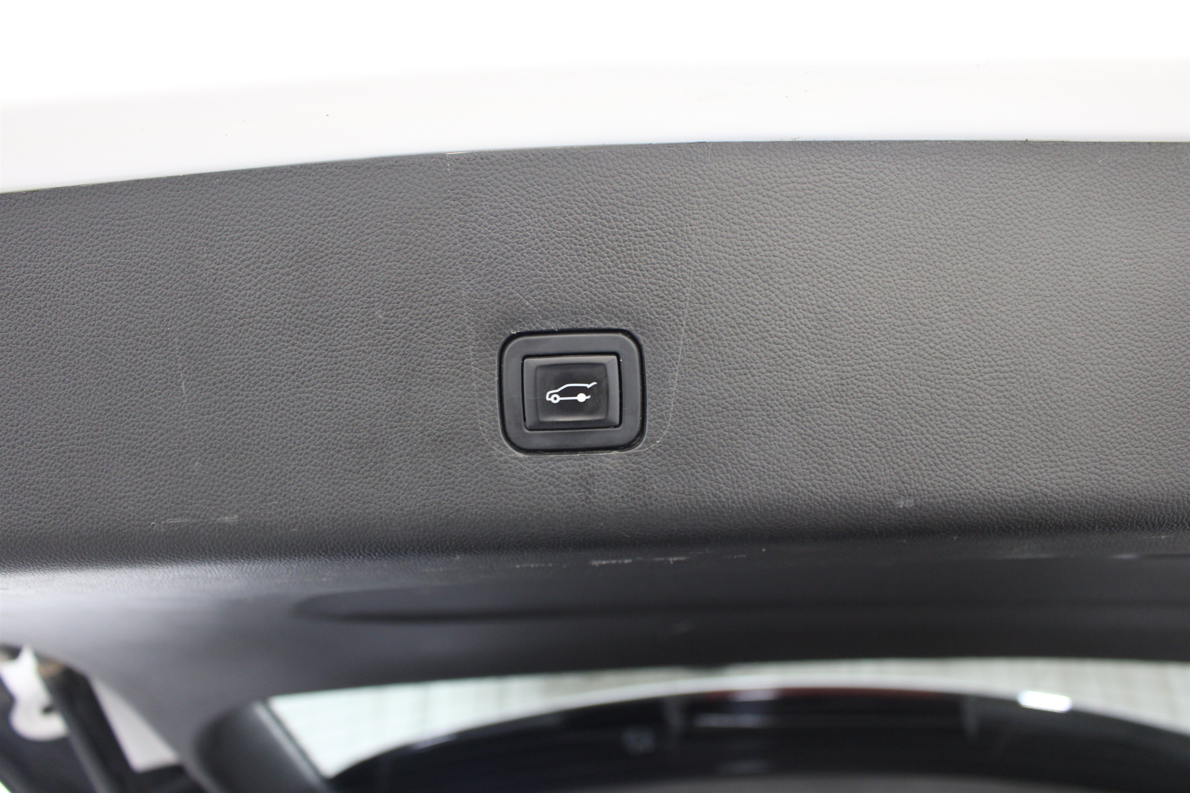 Used 2020 Chevrolet Traverse Premier w/ Redline Edition FWD image 27