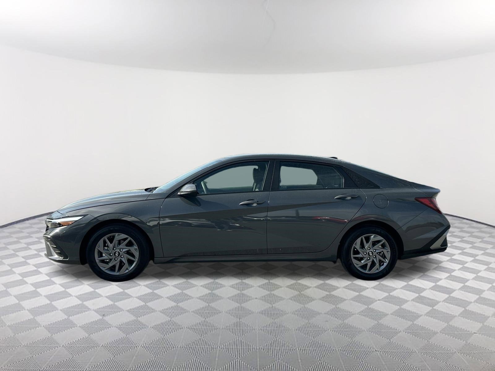 Used 2024 Hyundai Elantra SEL FWD image 11