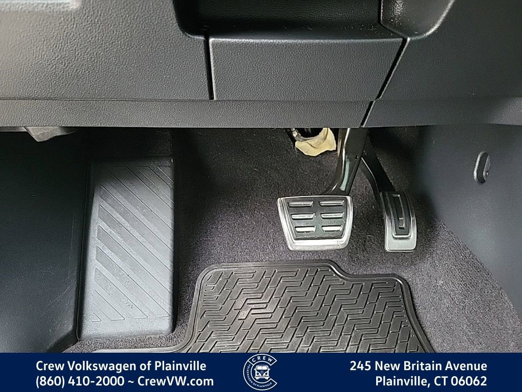 Certified 2023 Volkswagen Atlas SEL R-Line image 40