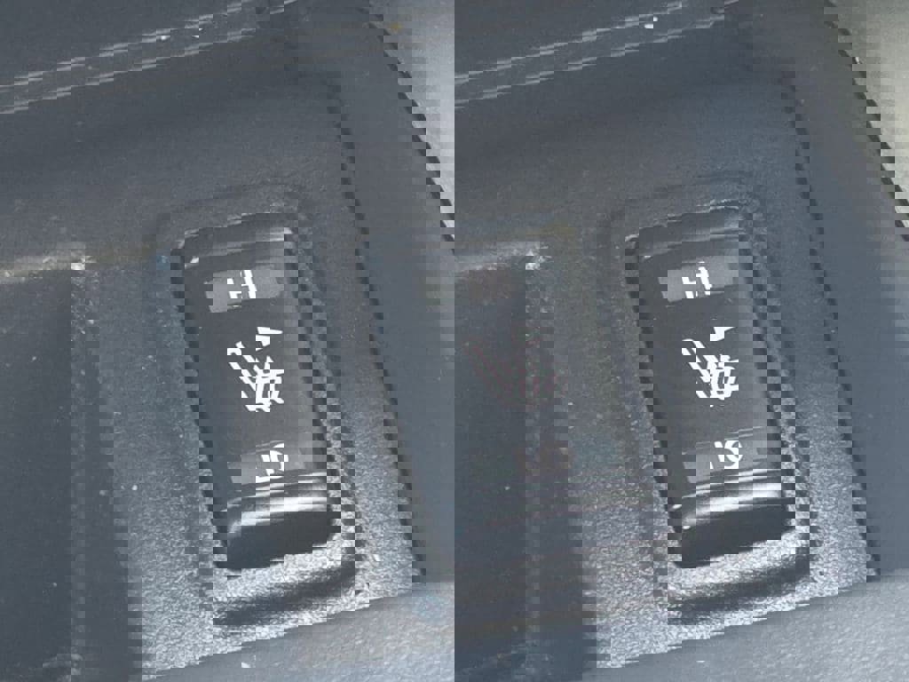 Used 2019 Nissan Titan SV w/ SV Convenience Package image 15