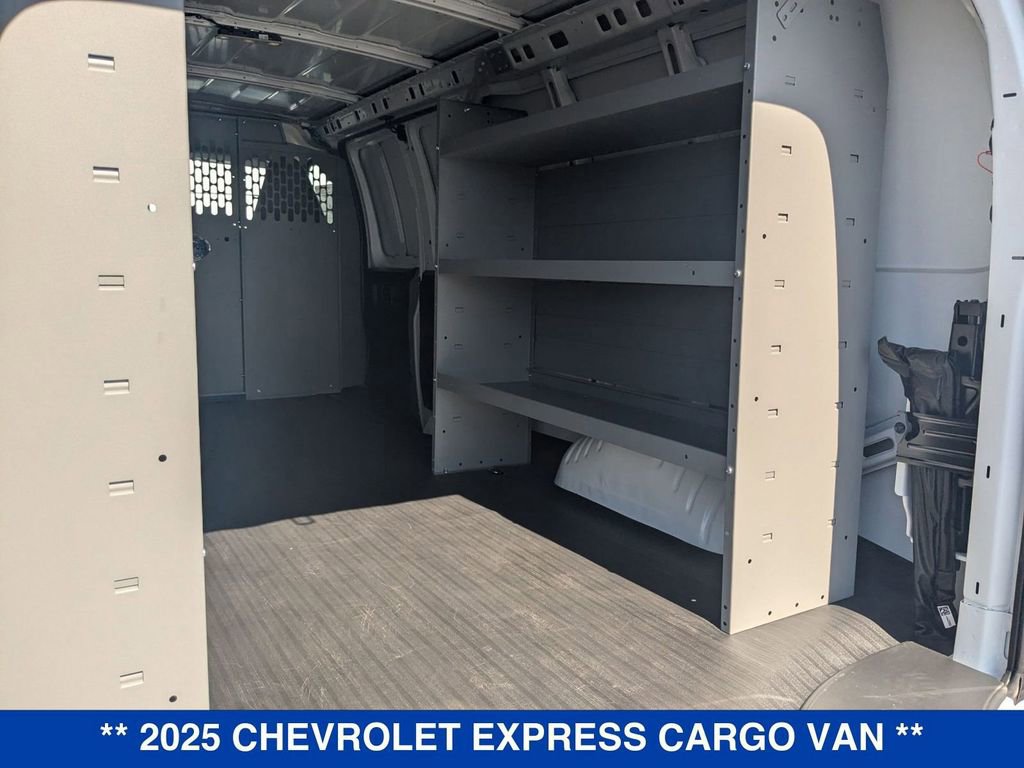New 2025 Chevrolet Express 3500 Extended RWD image 27