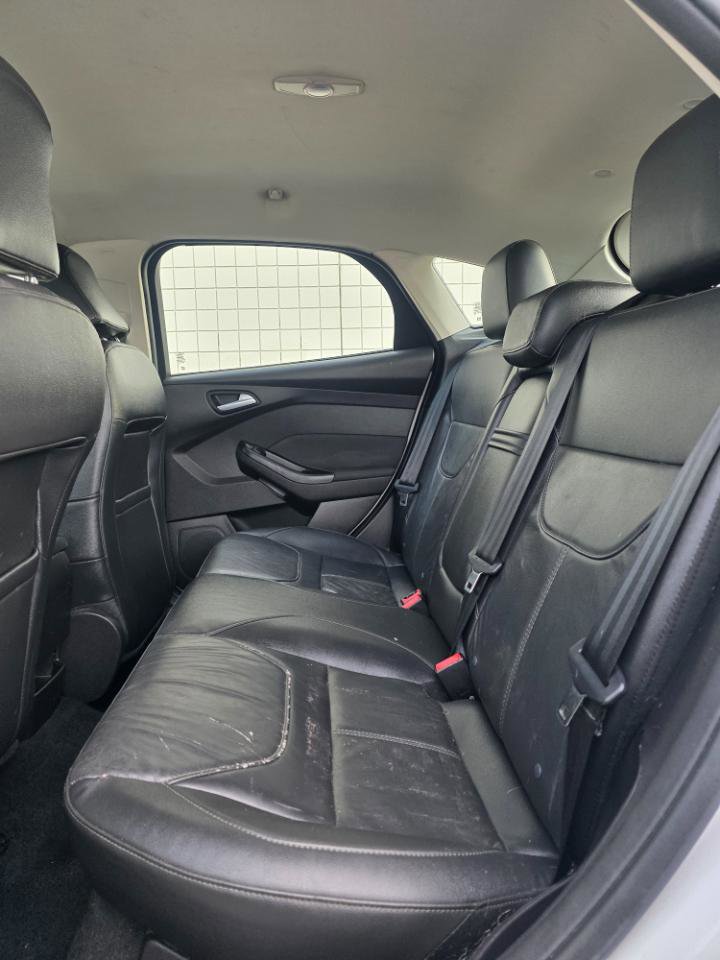 Used 2015 Ford Focus SE w/ Equipment Group 201A FWD image 10