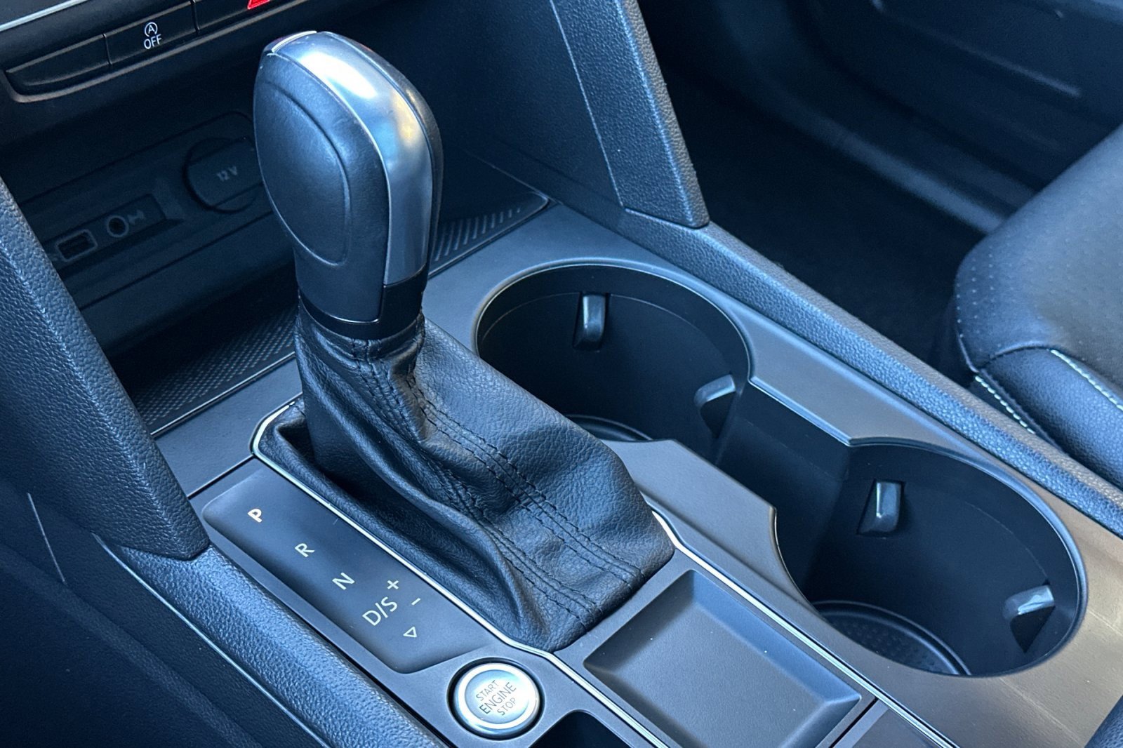 Used 2020 Volkswagen Atlas Cross Sport SE w/ Panoramic Sunroof Package image 21