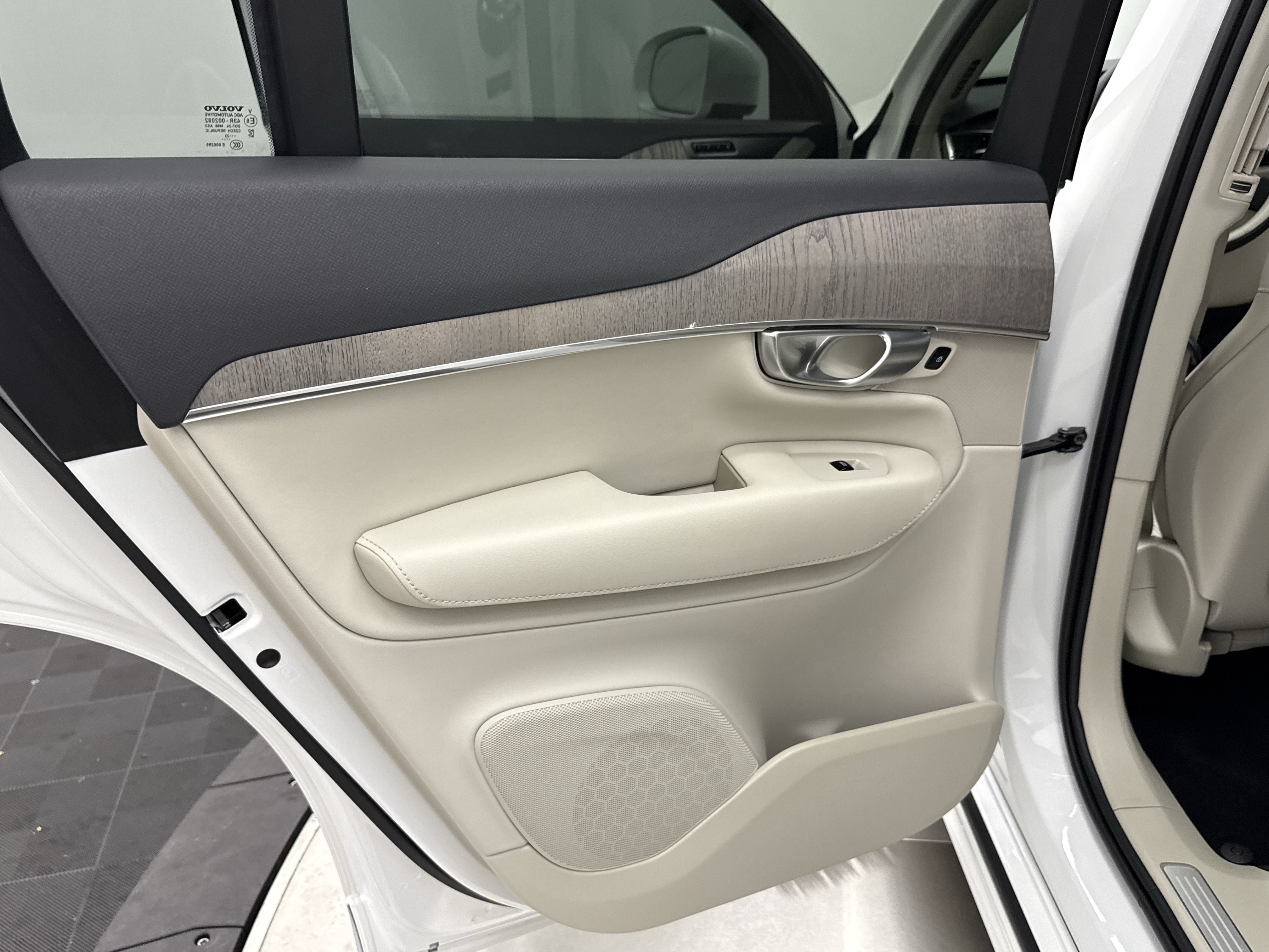 Certified 2024 Volvo XC90 B6 Plus w/ Protection Package Premier AWD/4WD image 24