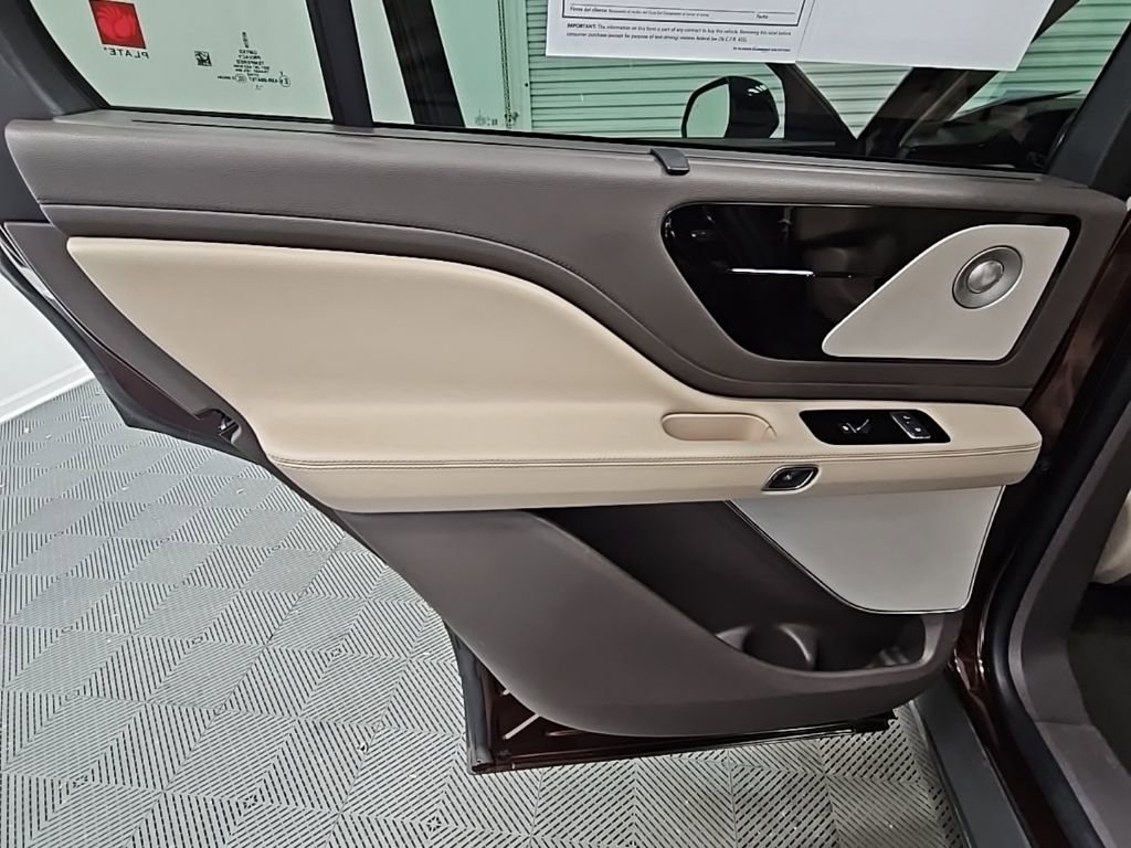 Used 2020 Lincoln Aviator Reserve w/ Equipment Group 202A image 38