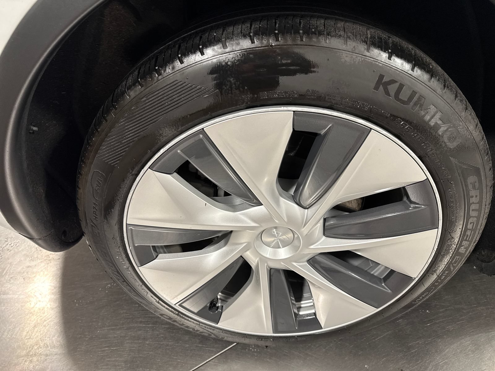Used 2021 Tesla Model Y Long Range AWD/4WD image 13